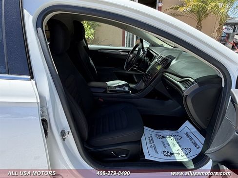 Used 2019 Ford Fusion SE FWD image 30
