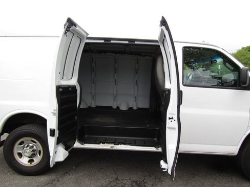 Used 2021 Chevrolet Express 2500 w/ Driver Convenience Package RWD image 17