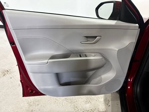 Used 2025 Hyundai Kona SEL FWD image 17