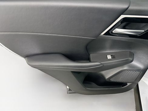 Used 2024 Mitsubishi Outlander SE image 27