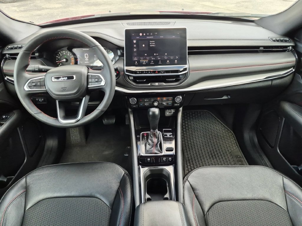 Used 2025 Jeep Compass Trailhawk AWD/4WD image 26