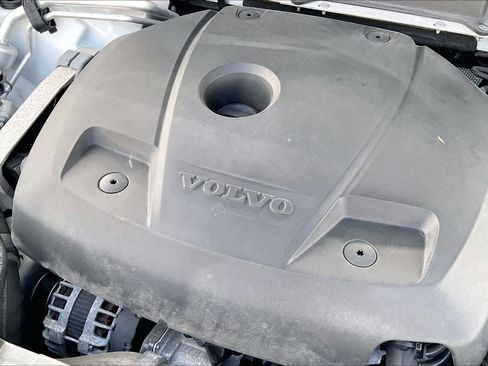 Used 2018 Volvo XC60 T5 R-Design w/ Convenience Package image 30