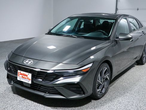 Used 2024 Hyundai Elantra SEL w/ Convenience Package FWD image 30