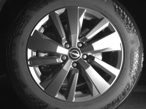 Used 2025 Nissan Pathfinder SV FWD image 15