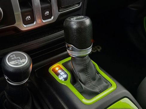 Used 2018 Jeep Wrangler Sport S image 19