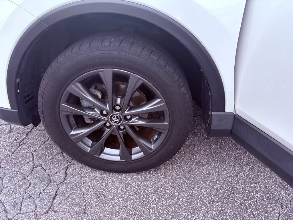 Used 2018 Toyota RAV4 Limited FWD image 16