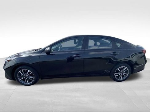 Used 2024 Kia Forte LXS w/ LXS Technology Package FWD image 4