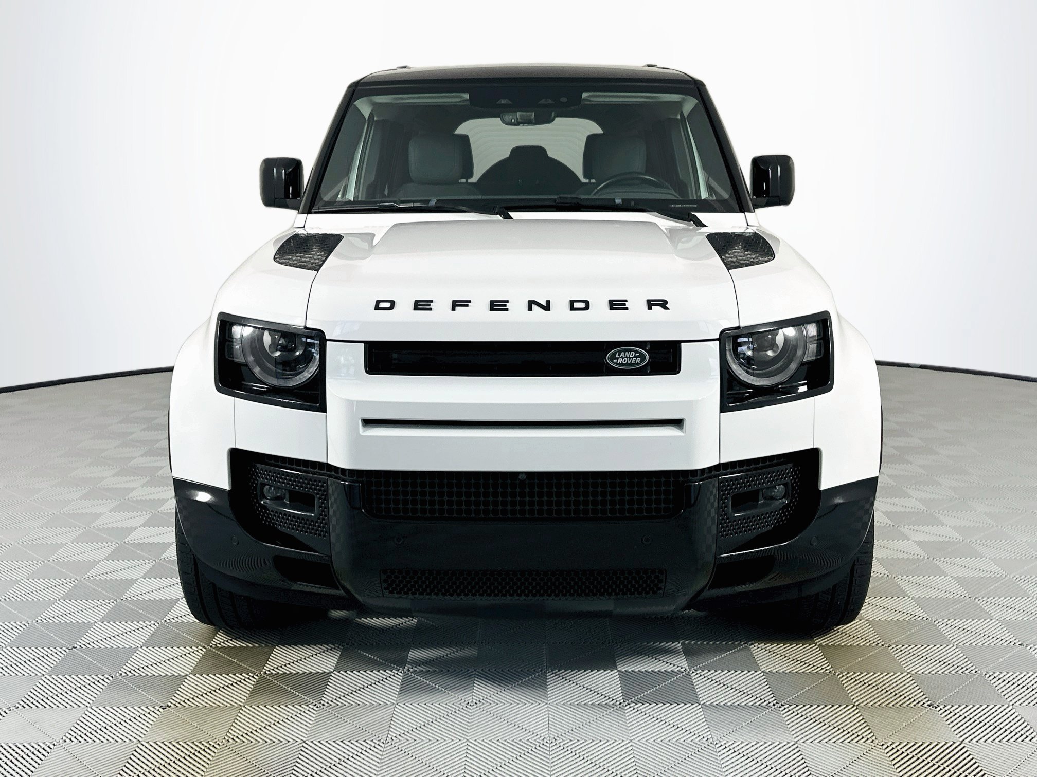 Certified 2024 Land Rover Defender 110 X-Dynamic SE AWD/4WD image 2
