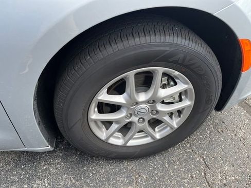 Used 2026 Chrysler Pacifica Select FWD image 3