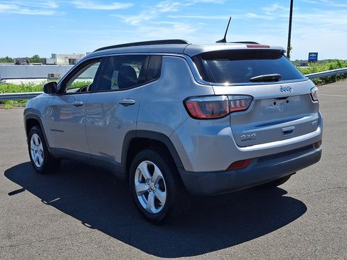 Used 2018 Jeep Compass Latitude w/ Popular Equipment Group AWD/4WD image 4
