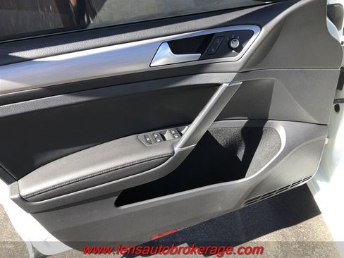 Used 2017 Volkswagen Golf SE FWD image 9