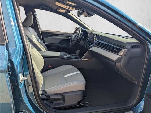 Used 2025 Toyota Camry SE w/ Convenience Package image 15