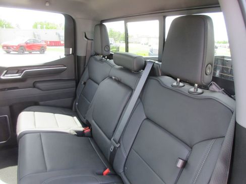 New 2026 GMC Sierra 1500 SLT w/ SLT Premium Plus Package AWD/4WD image 16