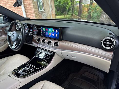 Used 2017 Mercedes-Benz E 300 4MATIC image 28
