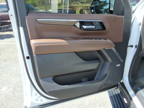 Certified 2025 Chevrolet Tahoe High Country AWD/4WD image 23