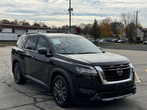 Used 2022 Nissan Pathfinder SL w/ SL Premium Package image 3