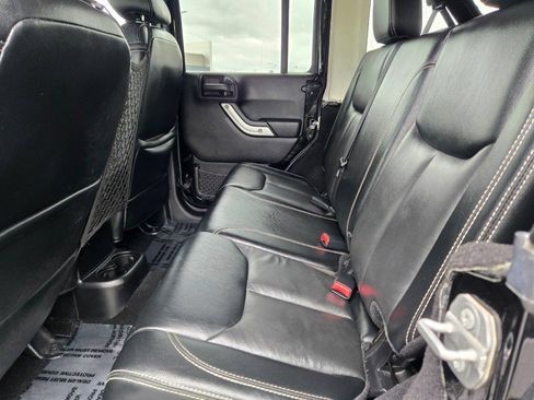 Used 2016 Jeep Wrangler Unlimited Sahara w/ Connectivity Group AWD/4WD image 13