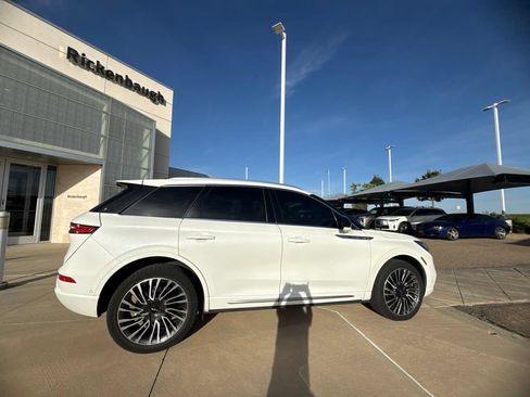 Used 2021 Lincoln Corsair AWD image 9