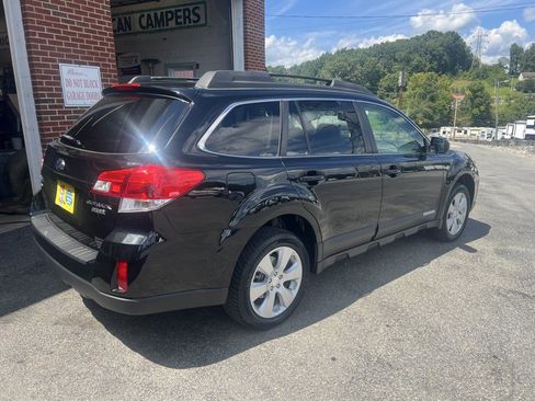 Used 2010 Subaru Outback 2.5i Premium AWD/4WD image 3