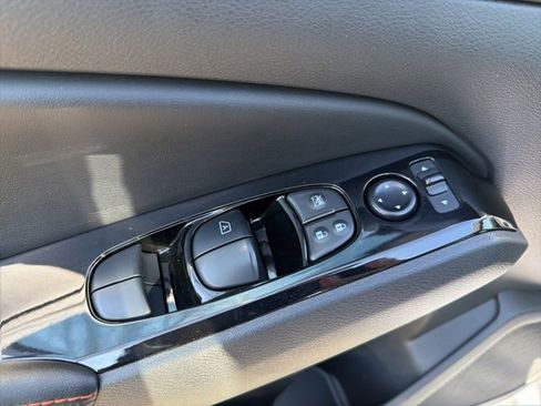 Used 2024 Nissan Altima 2.5 SR image 11