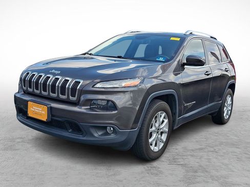 Used 2018 Jeep Cherokee Latitude Plus w/ Comfort/Convenience Group AWD/4WD image 1