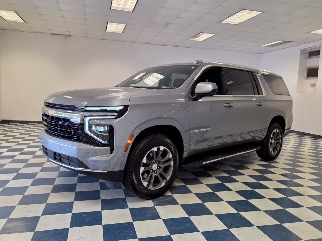 Used 2026 Chevrolet Suburban LS RWD image 3