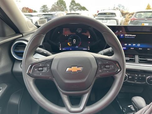Used 2024 Chevrolet Trax LT image 25