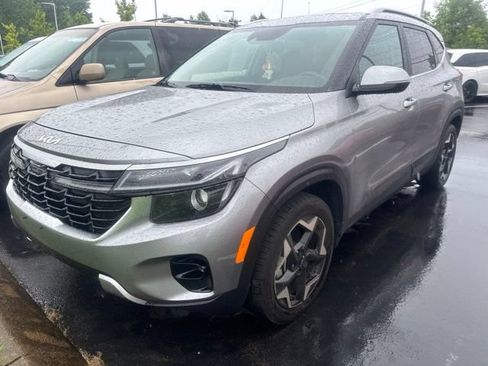 Used 2025 Kia Seltos EX w/ EX Sunroof Package FWD image 3