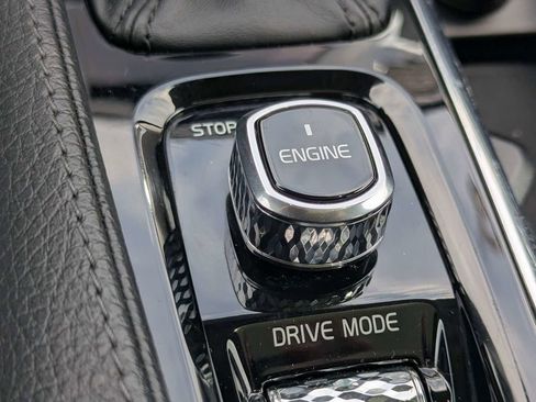 Used 2016 Volvo XC90 T6 Momentum w/ Momentum Plus Package AWD/4WD image 29