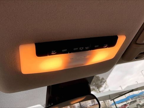 Used 2020 Nissan Versa SV image 31