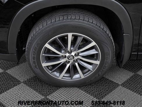 Used 2017 Toyota Highlander XLE AWD/4WD image 28