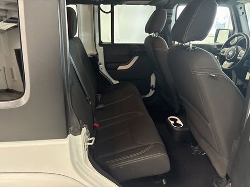 Used 2017 Jeep Wrangler Unlimited Sahara image 23