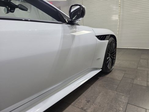 Used 2021 Aston Martin DBS Superleggera Volante image 9
