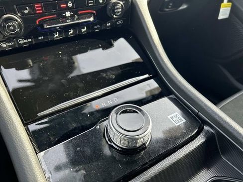 New 2025 Jeep Grand Cherokee Altitude image 10