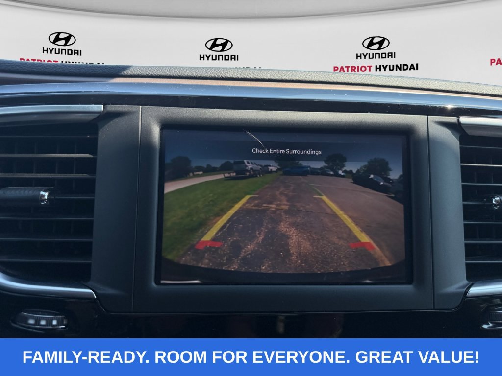Used 2023 Chrysler Voyager LX FWD image 17