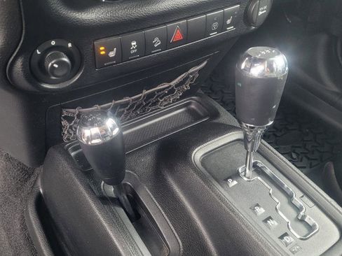 Used 2013 Jeep Wrangler Unlimited Sport image 21