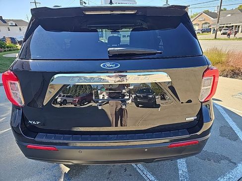 Used 2020 Ford Explorer XLT w/ Comfort Package image 12
