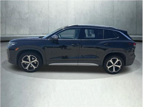 Used 2025 Volkswagen Tiguan SE AWD/4WD image 2