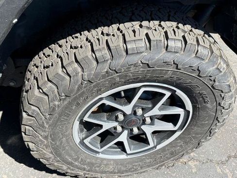 Used 2025 Jeep Wrangler Unlimited Rubicon w/ Safety Group AWD/4WD image 9