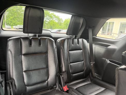 Used 2016 Ford Explorer XLT w/ Equipment Group 202A AWD/4WD image 30