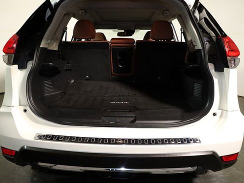 Used 2018 Nissan Rogue SL w/ Premium Package image 31