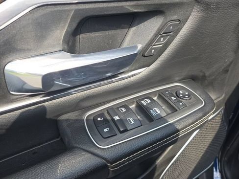 Used 2022 RAM 1500 Laramie AWD/4WD image 9
