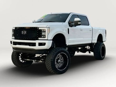 Used 2018 Ford F250 XLT w/ XLT Premium Package image 2