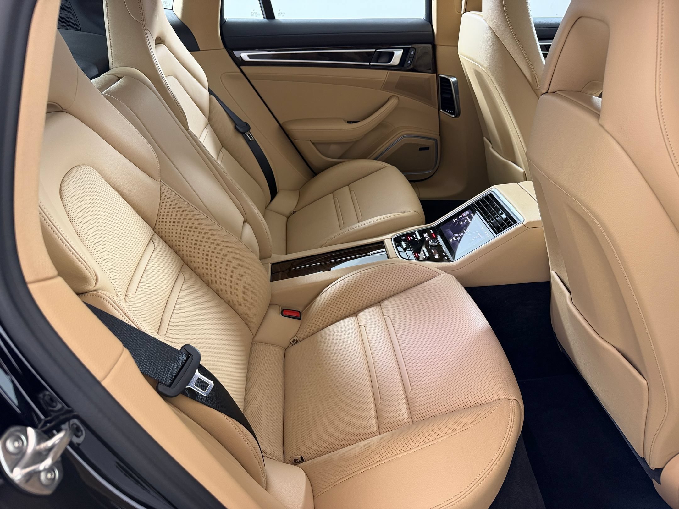 Certified 2023 Porsche Panamera 4 Platinum Edition AWD/4WD image 32