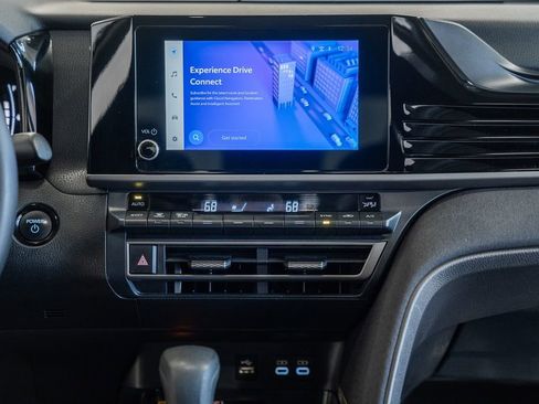 Used 2025 Toyota Camry LE image 18