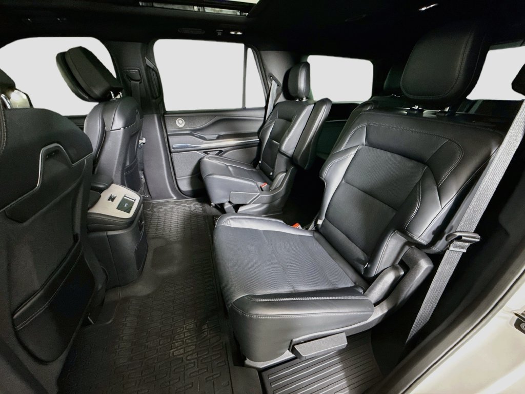 Used 2025 Lincoln Navigator Reserve w/ Jet Appearance Package AWD/4WD image 24