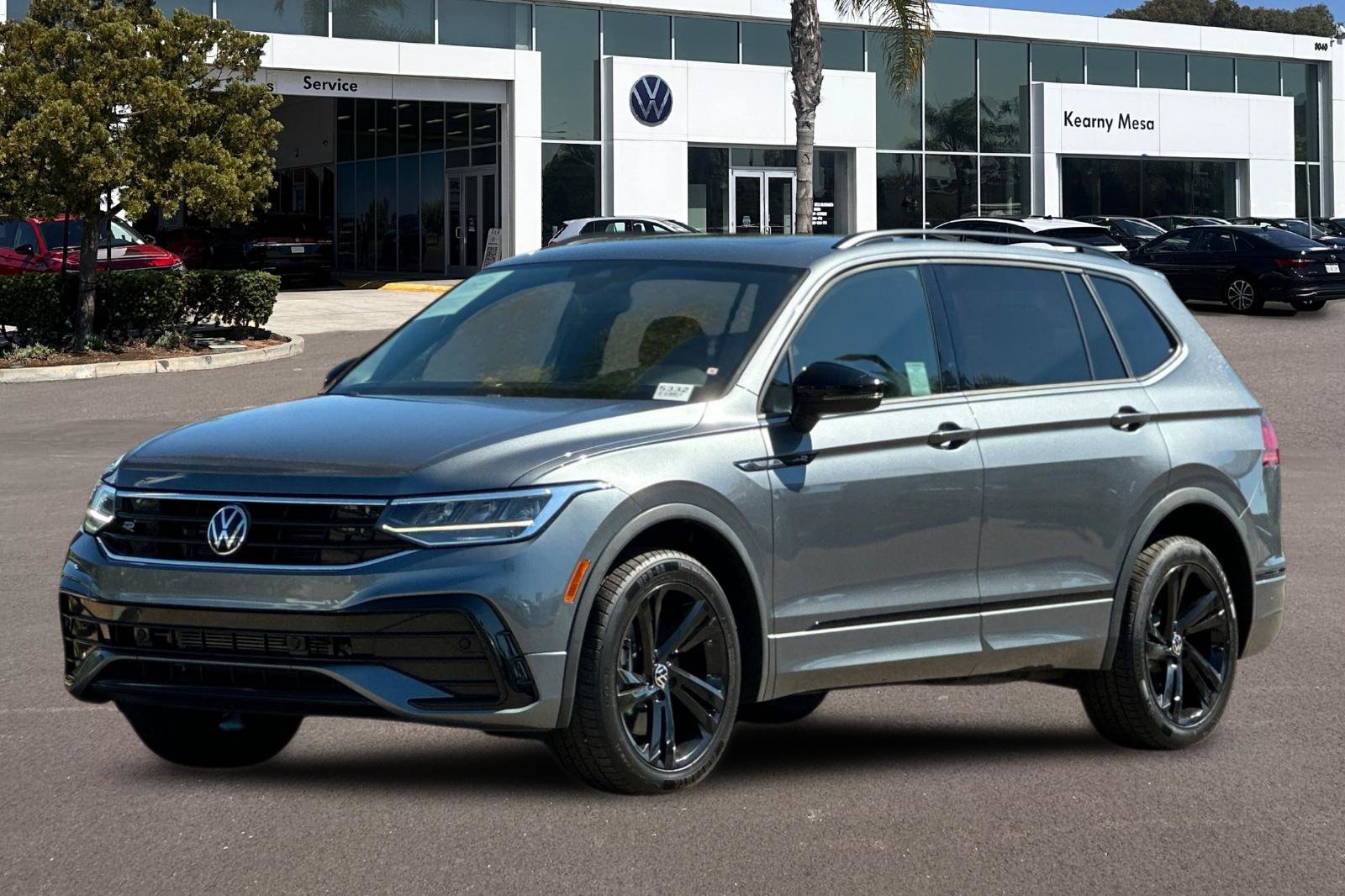 Used 2023 Volkswagen Tiguan SE R-Line FWD image 8