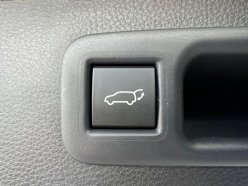 New 2025 Toyota Highlander XLE FWD image 19
