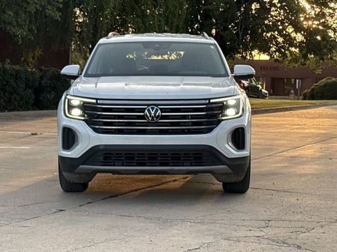 Used 2024 Volkswagen Atlas SE FWD image 2