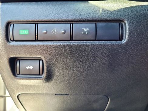 Used 2024 Nissan Sentra SV FWD image 15